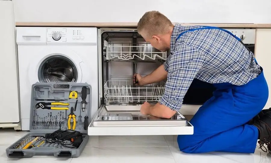 Sincan Termoteknik servisi teknisyen ekibi beyaz eşya tamiri yaparken